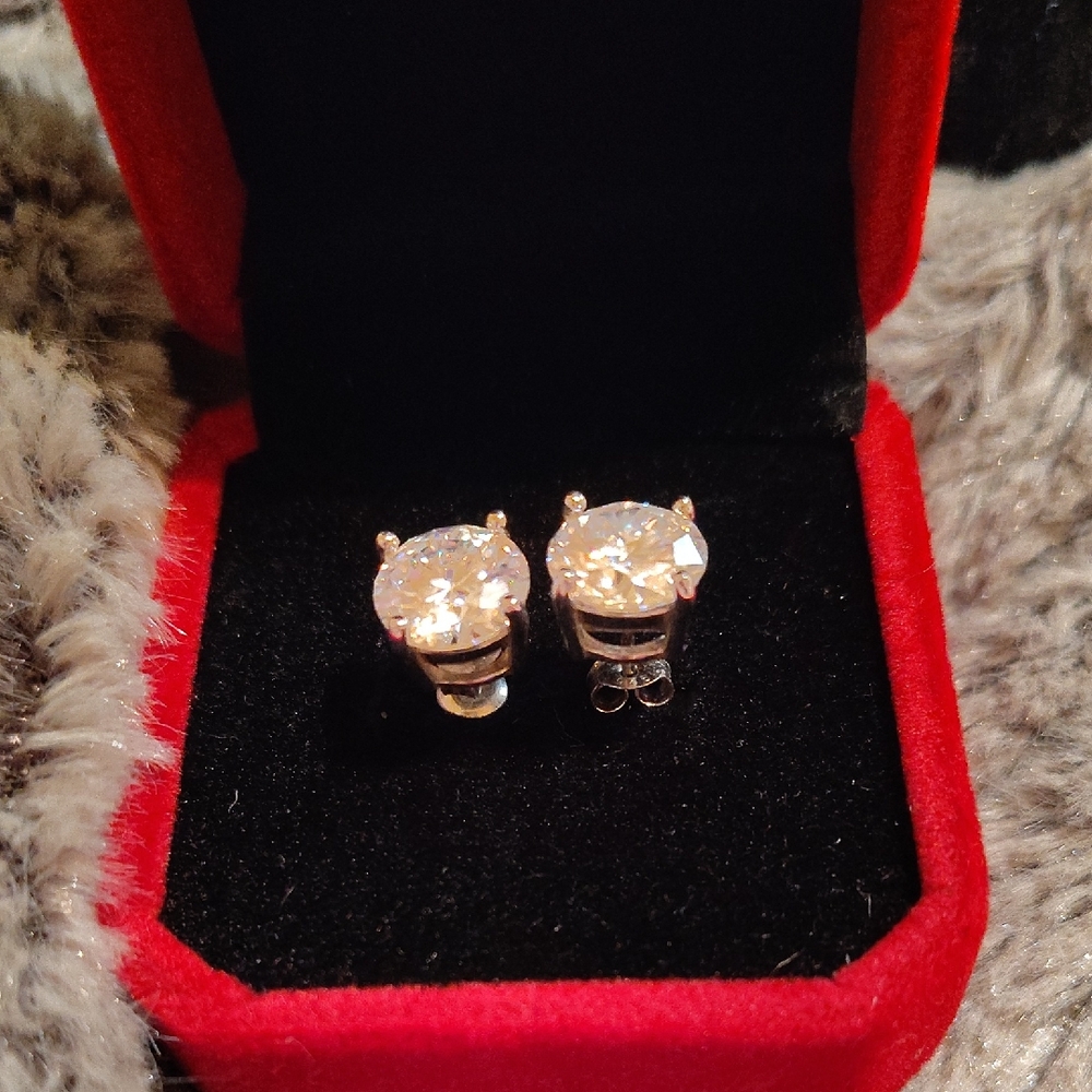 Elegant Silver And Moissanite Earrings